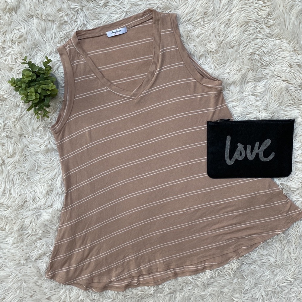 Jenny Boston V-Neck Tank Top 💗 Tan & White